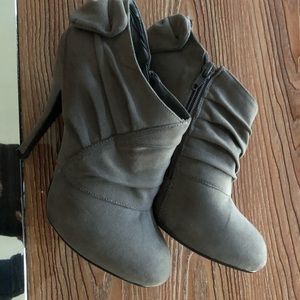 💧Grey suede Ankle Boots💧